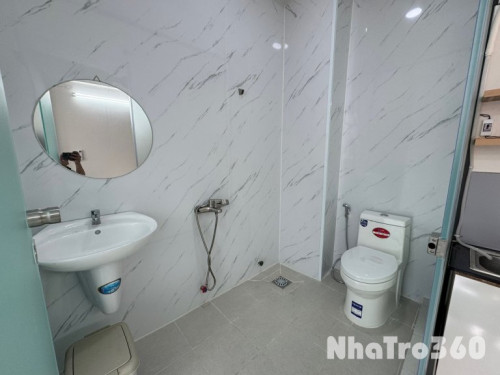 Cho thuê căn hộ ban công, Q3 || ngay Trần Quốc Toản || gần chợ Tân Định, Công viên Lê Văn Tám