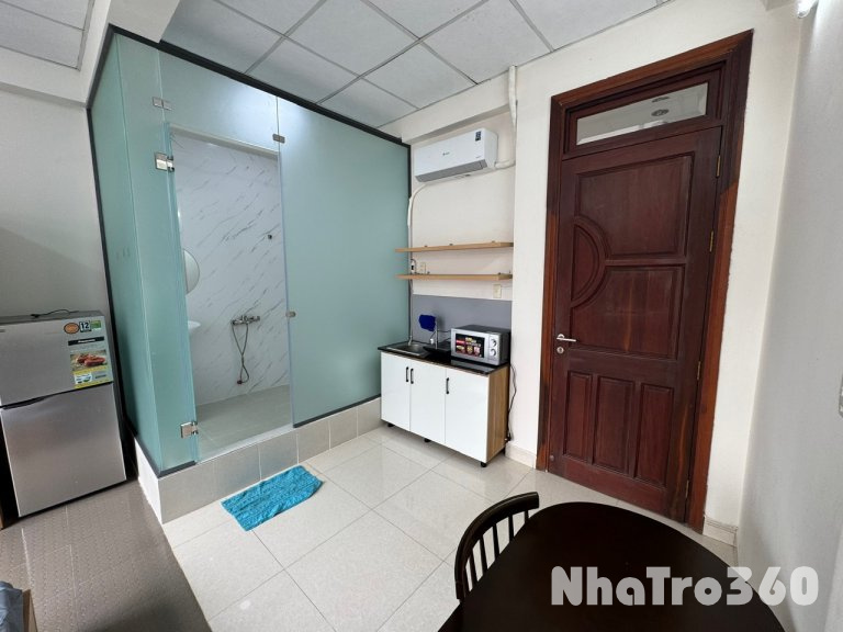 Cho thuê căn hộ ban công, Q3 || ngay Trần Quốc Toản || gần chợ Tân Định, Công viên Lê Văn Tám