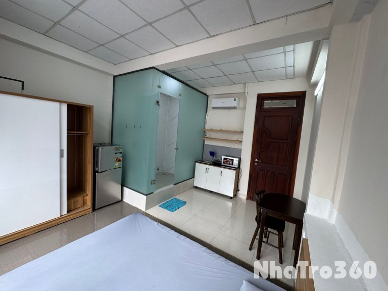 Cho thuê căn hộ ban công, Q3 || ngay Trần Quốc Toản || gần chợ Tân Định, Công viên Lê Văn Tám