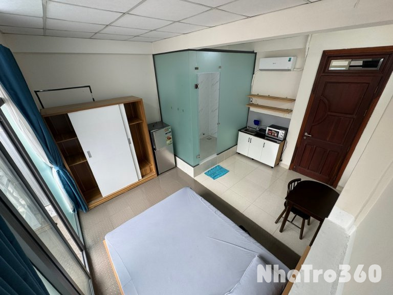 Cho thuê căn hộ ban công, Q3 || ngay Trần Quốc Toản || gần chợ Tân Định, Công viên Lê Văn Tám