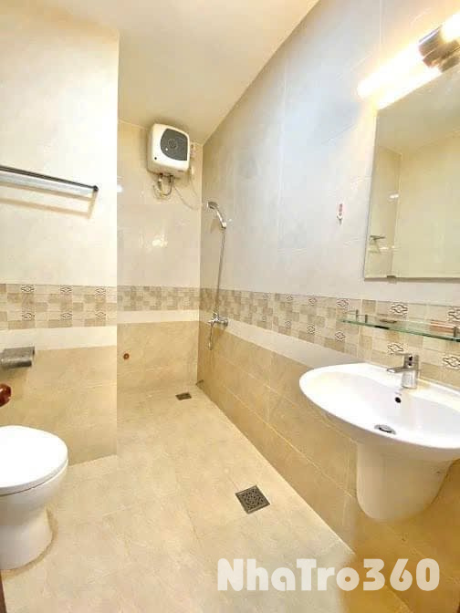 Cho thuê căn hộ ban công Q10 || ngay Lý Thường Kiệt || gần Đại học Bách Khoa, Sân Vận Động Phú Thọ, Nhà thờ Đồng Tiến