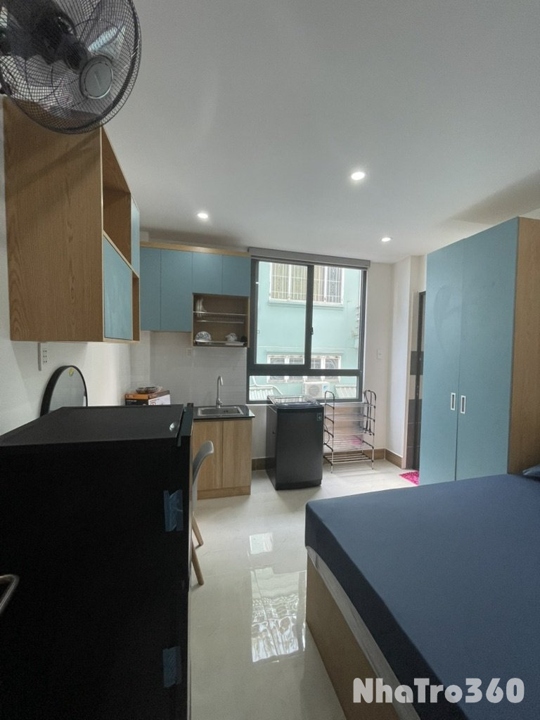 Nhà xây mới full nội thất ngay ngã tư Phú Nhuận