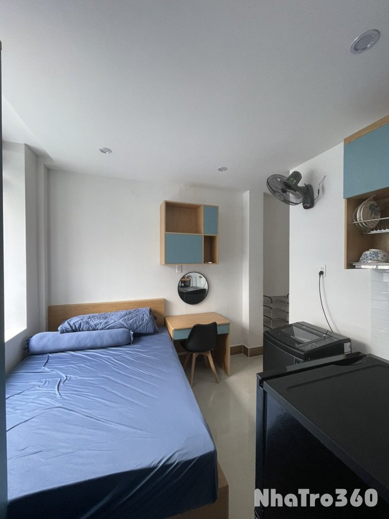 Nhà xây mới full nội thất ngay ngã tư Phú Nhuận