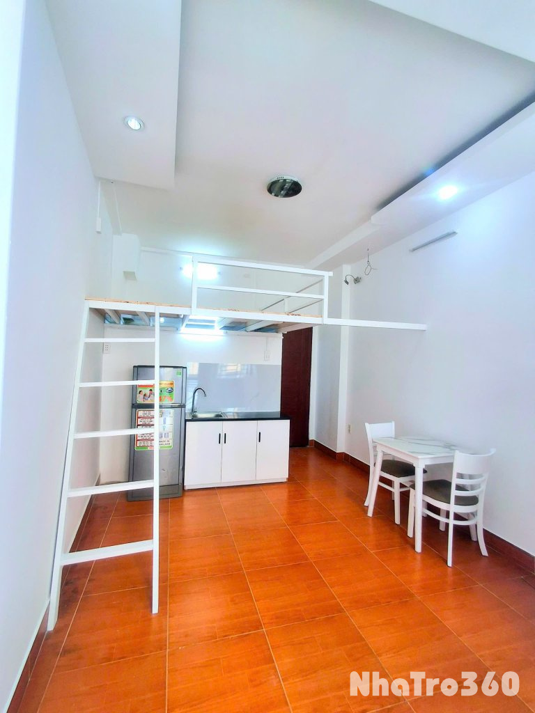 Cho thuê căn hộ ban công, có gác, Q10 || ngay Hoà Hảo || kế Đại học Kinh Tế (UEH B), gần chợ Hồ Thị Kỷ, Vạn Hạnh Mall