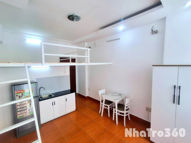 Cho thuê căn hộ ban công, có gác, Q10 || ngay Hoà Hảo || kế Đại học Kinh Tế (UEH B), gần chợ Hồ Thị Kỷ, Vạn Hạnh Mall