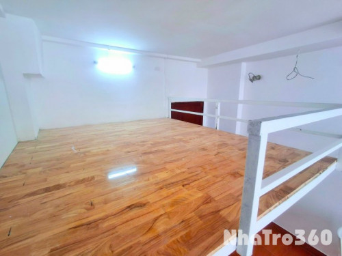 Cho thuê căn hộ ban công, có gác, Q10 || ngay Hoà Hảo || kế Đại học Kinh Tế (UEH B), gần chợ Hồ Thị Kỷ, Vạn Hạnh Mall