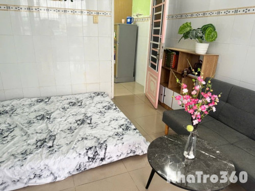 Cho thuê căn hộ 1PN, ban công Q4 || ngay đường 31 || gần cầu Kênh Tẻ, Công Viên Khánh Hội, Nhà thờ Xóm Chiếu