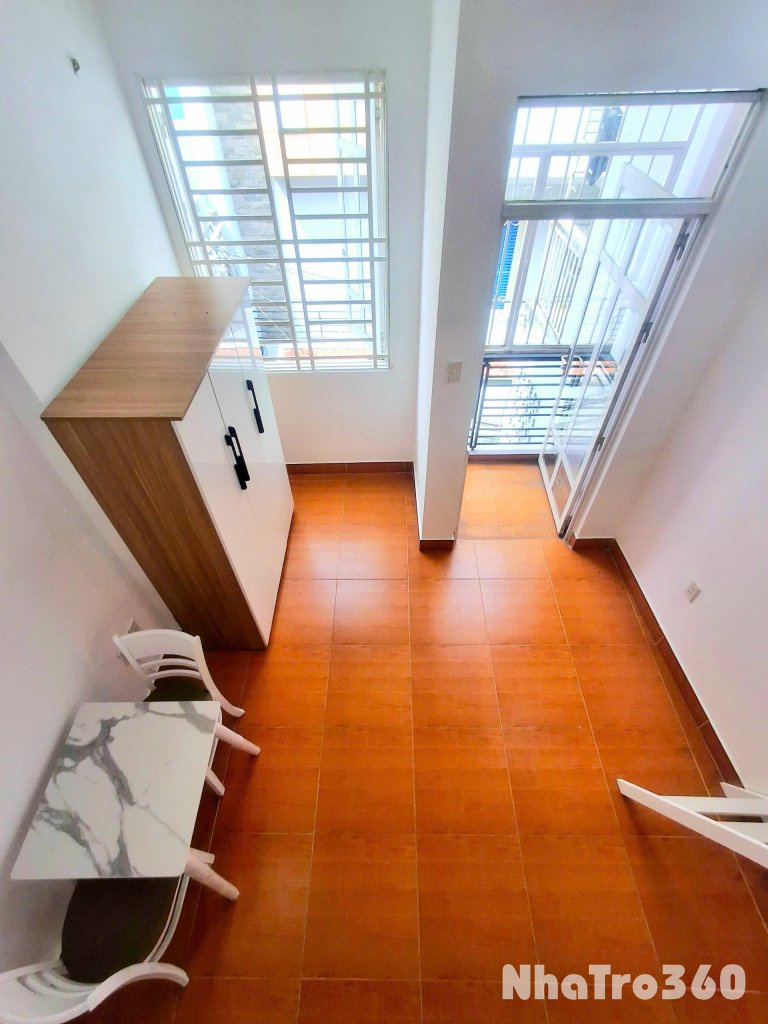 Cho thuê căn hộ ban công, có gác, Q10 || ngay Hoà Hảo || kế Đại học Kinh Tế (UEH B), gần chợ Hồ Thị Kỷ, Vạn Hạnh Mall