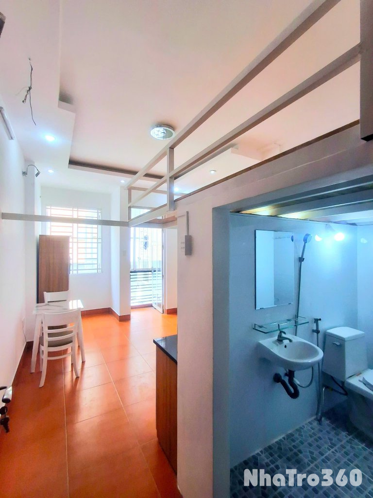 Cho thuê căn hộ ban công, có gác, Q10 || ngay Hoà Hảo || kế Đại học Kinh Tế (UEH B), gần chợ Hồ Thị Kỷ, Vạn Hạnh Mall