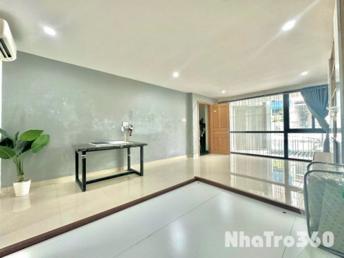 Phòng ban công giá rẻ thoáng mát ngay Lạc Long Quân Tân Bình