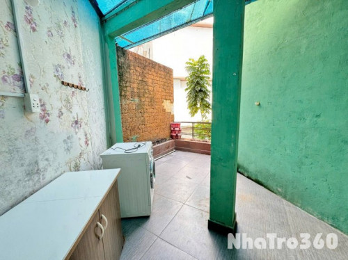 Cho thuê căn hộ ban công, Q10 || ngay Hoà Hảo || gần Đại học Kinh Tế (UEH B), Bệnh viện Đại học Y Dược, chợ Hồ Thị Kỷ