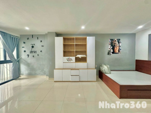 Phòng ban công giá rẻ thoáng mát ngay Lạc Long Quân Tân Bình