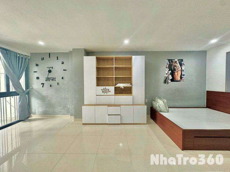 Phòng ban công giá rẻ thoáng mát ngay Lạc Long Quân Tân Bình