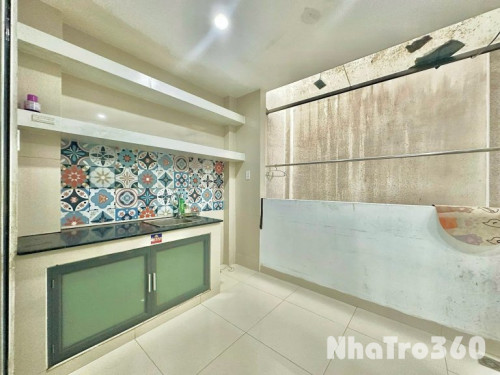 Phòng ban công giá rẻ thoáng mát ngay Lạc Long Quân Tân Bình