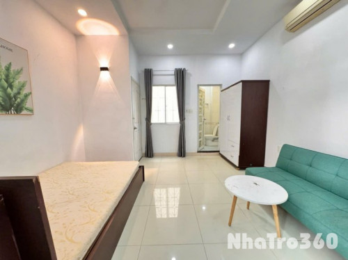 Cho thuê căn hộ ban công, Q10 || ngay Hoà Hảo || gần Đại học Kinh Tế (UEH B), Bệnh viện Đại học Y Dược, chợ Hồ Thị Kỷ