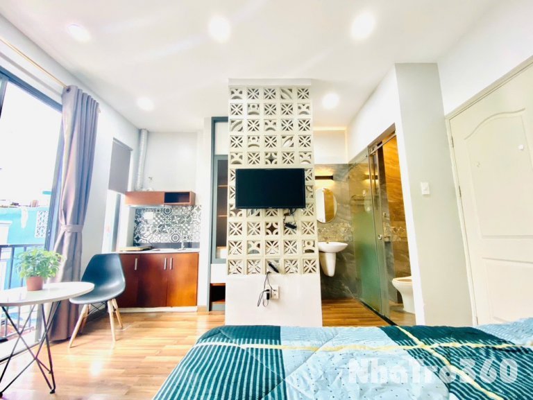 Phòng trống ban công Full nội thất Nguyễn Trãi Q1