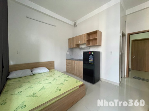 Cho thuê căn hộ ban công, Q10 || ngay Tô Hiến Thành || gần Đại Học Kinh Tế, Sân Vân Động Phú Thọ, Nhà thờ Đồng Tiến