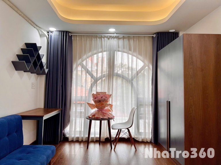 CĂN STUDIO BAN CÔNG CAO CẤP VIEW NHÀ THỜ QUẬN 3