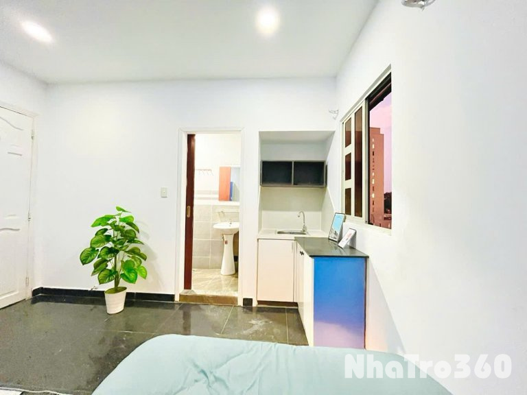 CĂN HỘ CỬA SỔ FULL NỘI THẤT QUẬN 1 NGAY CẦU NGUYỄN VĂN CỪ