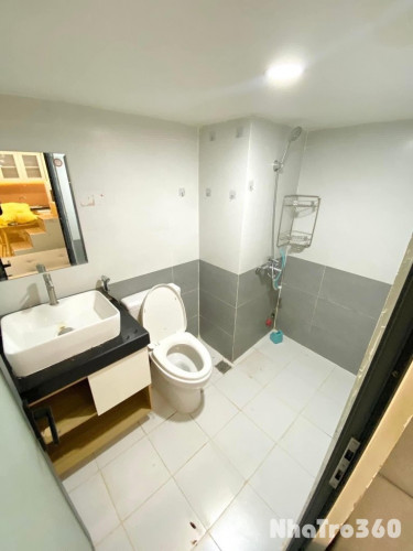 Căn hộ gác ban công, gần RMIT, Cầu kênh tẻ, Sát Q4