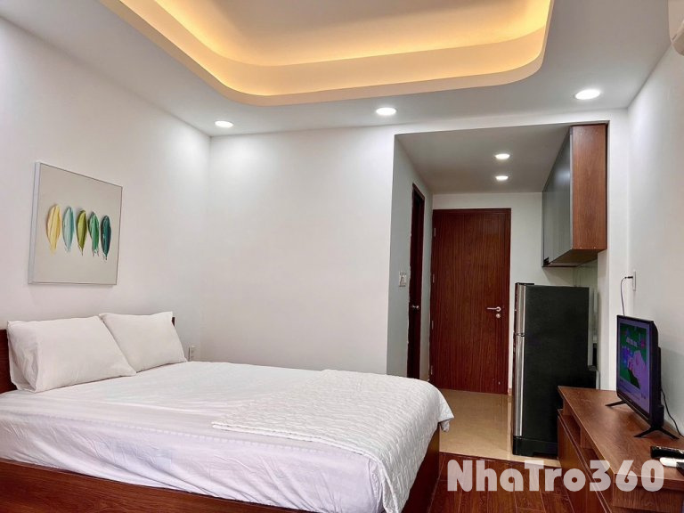 CĂN STUDIO BAN CÔNG CAO CẤP VIEW NHÀ THỜ QUẬN 3