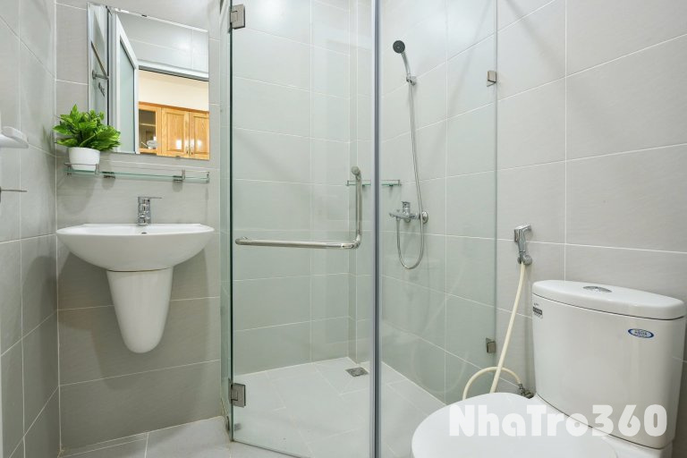 Cho thuê căn hộ ban công, Q1 || ngay Trần Hưng Đạo || gần ĐH Văn Lang, Công viên 23 tháng 9, cầu Nguyễn Văn Cừ