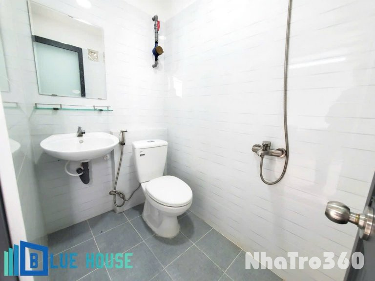 Phòng ban công giá rẻ full nội thất có máy lạnh