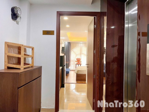 CĂN STUDIO BAN CÔNG CAO CẤP VIEW NHÀ THỜ QUẬN 3