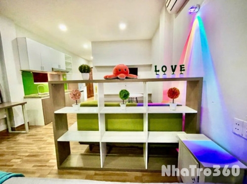 Cho thuê căn hộ ban công, Q4 || ngay Bến Vân Đồn || gần Đại Học Luật, cầu Calmette, chợ Xóm Chiếu