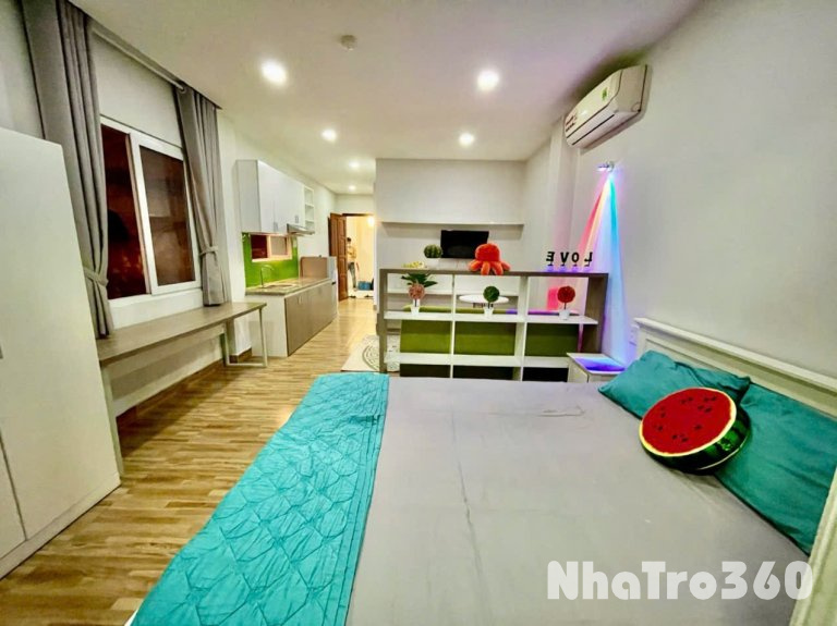 Cho thuê căn hộ ban công, Q4 || ngay Bến Vân Đồn || gần Đại Học Luật, cầu Calmette, chợ Xóm Chiếu