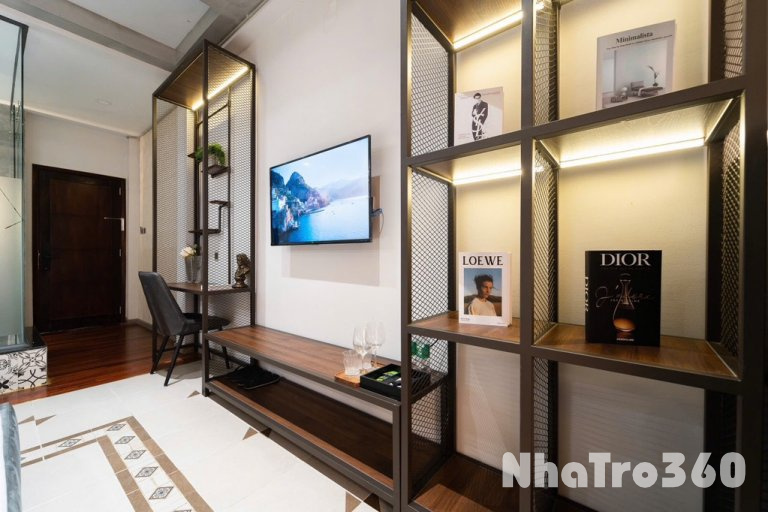 TRỐNG CĂN LUXURY BAN CÔGN MẶT TIỀN QUẬN 1