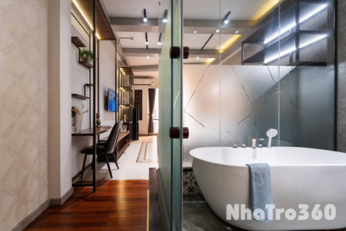 TRỐNG CĂN LUXURY BAN CÔGN MẶT TIỀN QUẬN 1