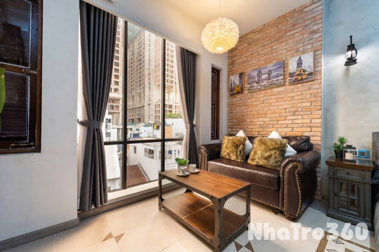 TRỐNG CĂN LUXURY BAN CÔGN MẶT TIỀN QUẬN 1