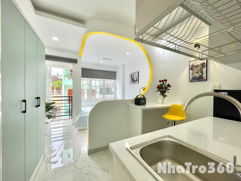 Cho thuê căn hộ ban công, Q1 || ngay Trần Hưng Đạo || gần Đại Học Sài Gòn, cầu Chữ Y, cầu Nguyễn Văn Cừ