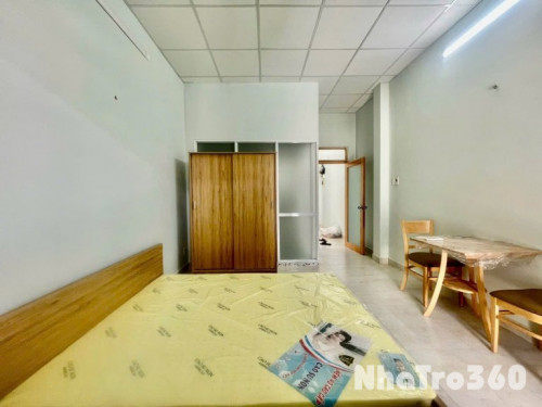 Cho thuê căn hộ ban công Q10 || ngay Nguyễn Ngọc Lộc || gần Đại Học Kinh Tế, Chợ Nguyễn Tri Phương, Nhà thờ Đồng Tiến