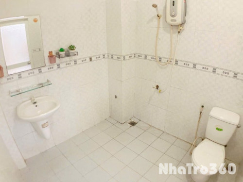 Cho thuê căn hộ cửa sổ, Q10 || ngay Cách Mạng Tháng 8 || gần Vòng Xoay Dân Chủ, Toà Nhà Viettel, chợ Hoà Hưng