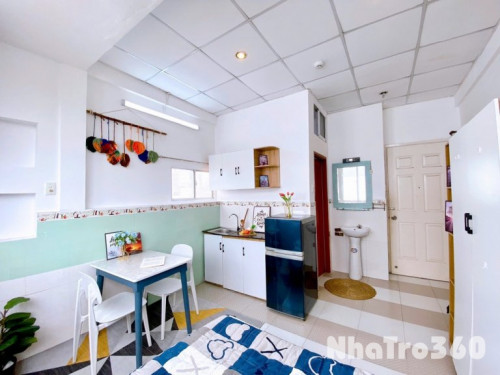 Phòng full nội thất cửa sổ lớn Phạm Ngũ Lão Q1