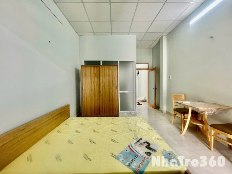 Cho thuê căn hộ ban công Q10 || ngay Nguyễn Ngọc Lộc || gần Đại Học Kinh Tế, Chợ Nguyễn Tri Phương, Nhà thờ Đồng Tiến