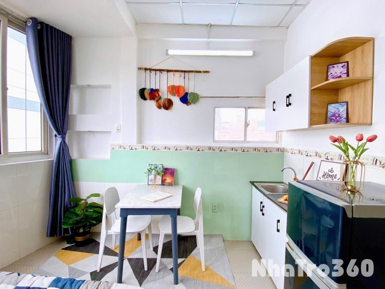 Phòng full nội thất cửa sổ lớn Phạm Ngũ Lão Q1