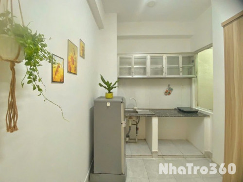 Cho thuê căn hộ cửa sổ, Q10 || ngay Cách Mạng Tháng 8 || gần Vòng Xoay Dân Chủ, Toà Nhà Viettel, chợ Hoà Hưng