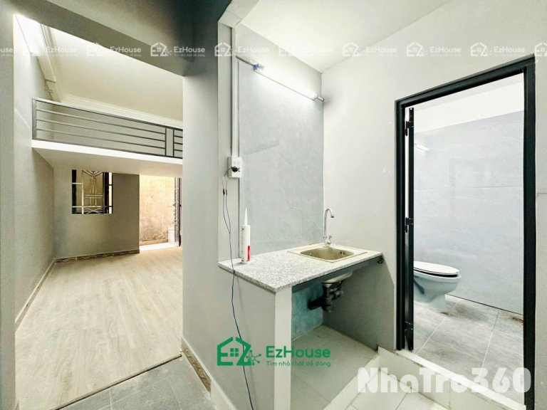 Giếng trời, cực rộng, gác cao, có lót sàn