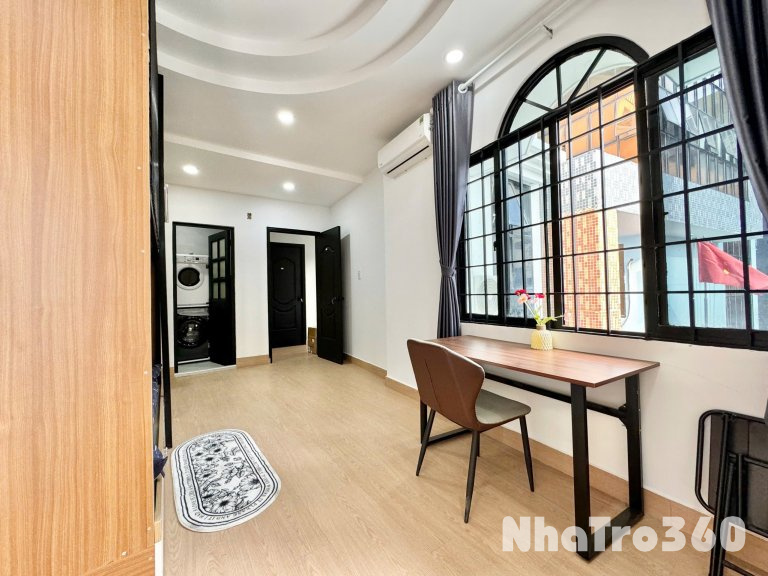 Cho thuê căn hộ ban công, Q3, mới 100% || ngay Huỳnh Tịnh Của || gần chợ Tân Định, Công Viên Lê Văn Tám, cầu Kiệu