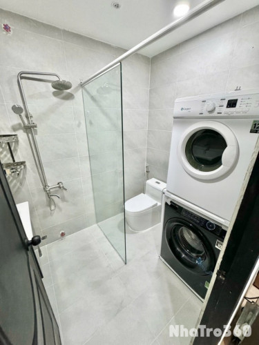 Cho thuê căn hộ ban công, Q3, mới 100% || ngay Huỳnh Tịnh Của || gần chợ Tân Định, Công Viên Lê Văn Tám, cầu Kiệu