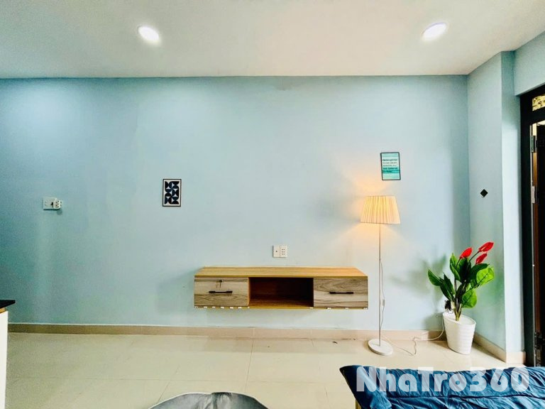 Nội thất sẵn, ban công, giá rẻ