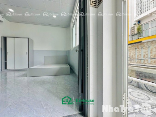 Ngay ngã tư 4 xã, ban công, thoáng mát