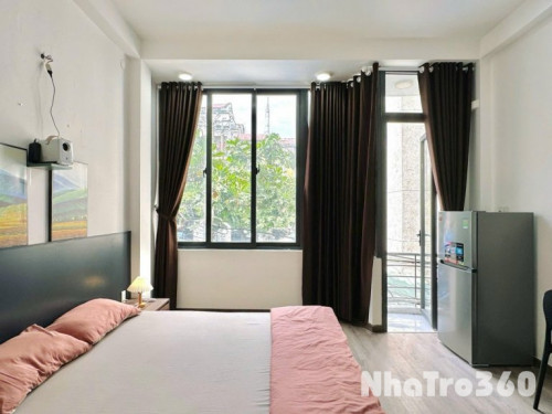 TRÔNAG CANQ STUDIO BAN CÔNG RỘNG QUẬN 1