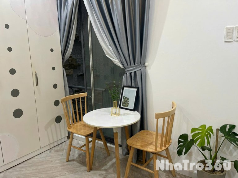 Căn hộ cho thuê ngay trung tâm quận 1, có cửa sổ đón nắng, rỗng rãi thoáng mát