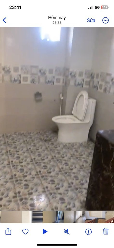 Cho thuê nhà 3 tầng - 140m2 - Mặt đường quốc lộ 1A