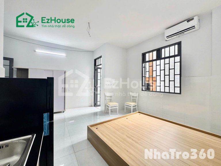 Phòng full nội thất, cửa sổ, rộng rãi