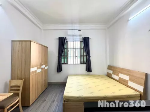 Phòng full nội thất, cửa sổ